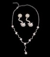 Collar y aros, jardin brillante